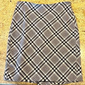 AnnTaylor herringbone black and white with kick pleat. Size 4.